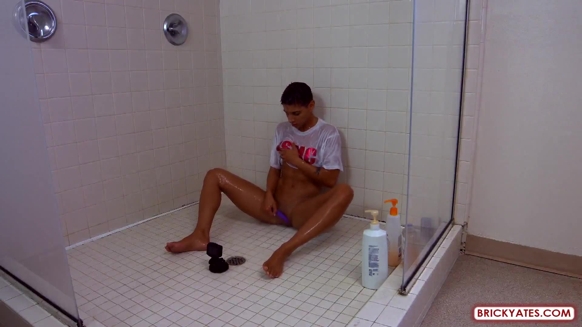 marine davina leos in the shower