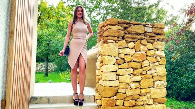 jacquie et michel tv 2022 11 20 ariana – 22, caregiver in toulouse