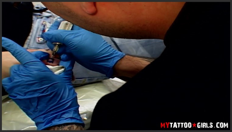 17 07 07 alira astro lady luck tattoo session