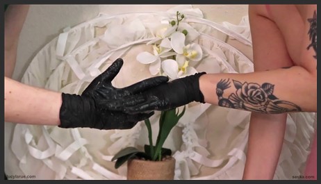 seska 24 08 02 lucy larue and seska splooge messy nitrile glove asmr