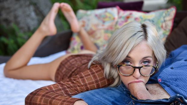 love her feet 22 04 09 tallie lorain – caught by mom’s boyfriend