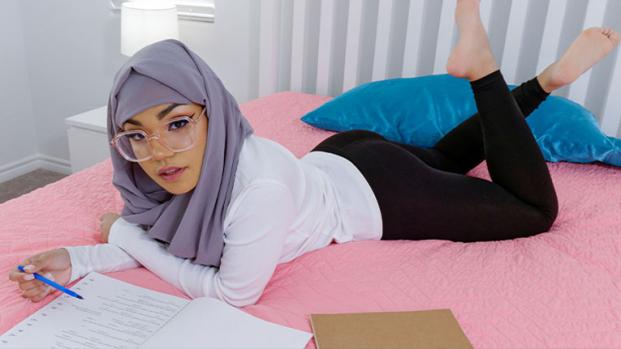 hijabhookup 22 03 20 summer col bullies be gone