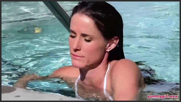 sofiemariexxx 21 09 01 step mom hot tub