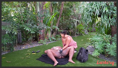 e1414 godiva and raquel savage garden