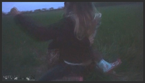 meetmadden 19 05 15 3 girls in a field