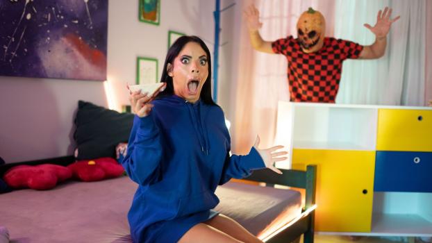 fakehuboriginals 2022 10 28 megan fiore – housemates halloween prank