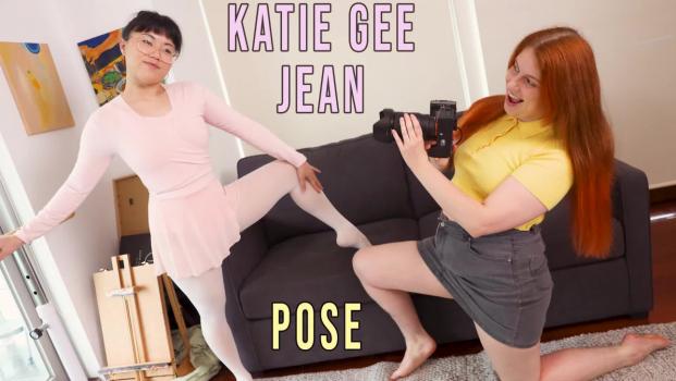girlsoutwest 23 01 28 jean and katie gee pose