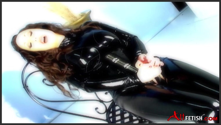 17 11 07 jewell marceau masturbates in a latex catsuit and corset