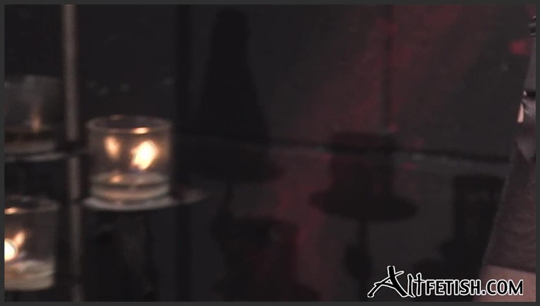18 09 11 emily marilyn strips off on a cross