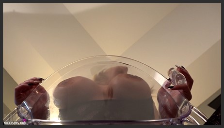nikkisims 19 10 27 baby oil glass full