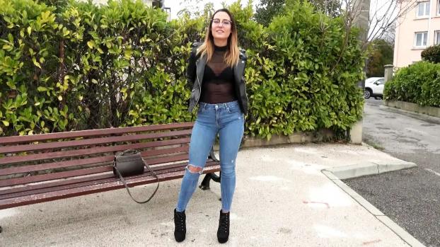 jacquieetmicheltv 22 11 14 pam – pam, 25, sports coach in manosque