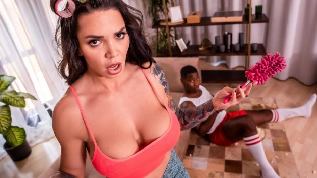 momxxx 22 04 05 chloe lamour – big tits stepmom just too damn sexy