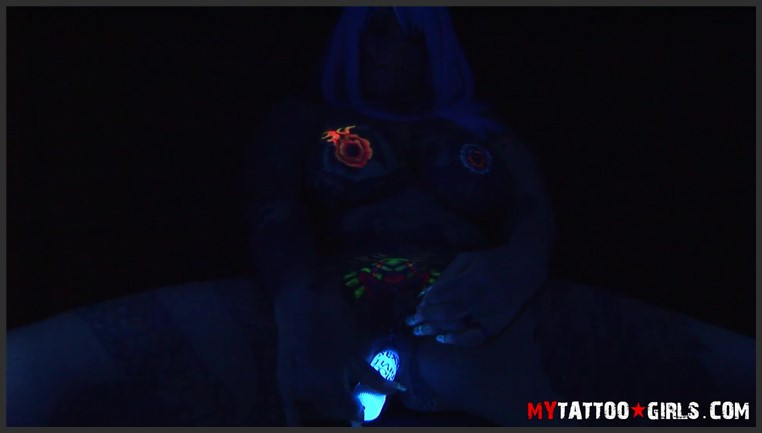 16 06 03 blackwidowxxx solo masturbation in the dark
