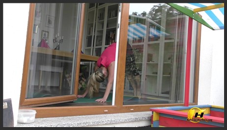 katerina-hartlova 19 04 10 guys  me when i do morning exercises