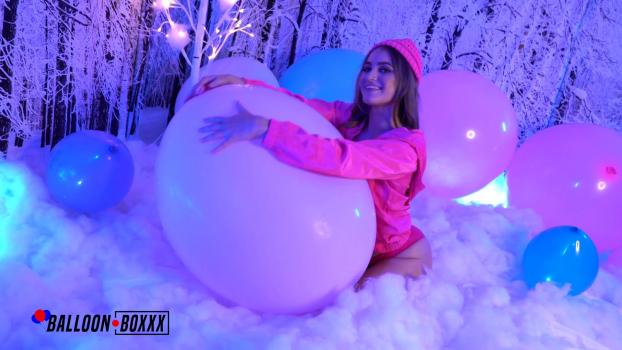 amateurboxxx 21 09 10 kenzie – snow bunny kenzie loves balloons