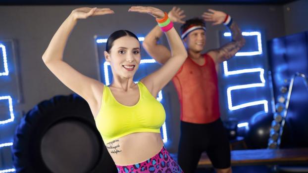 fitnessrooms 24 09 07 nelly kent dance coach works a big hard muscle