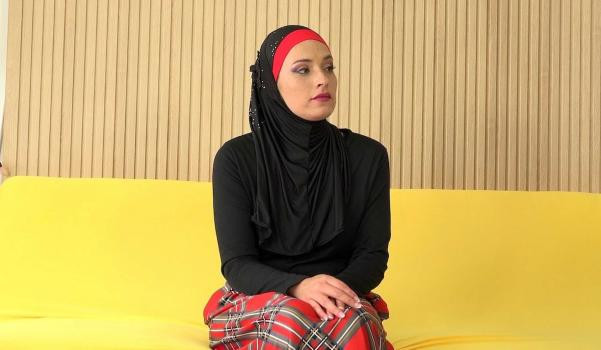 sexwithmuslims e257 ammy redhead hot babe in hijab doesn’t wear panties
