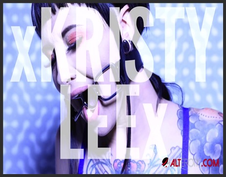 22 09 27 kristy lee x shows off in a blue latex outfit