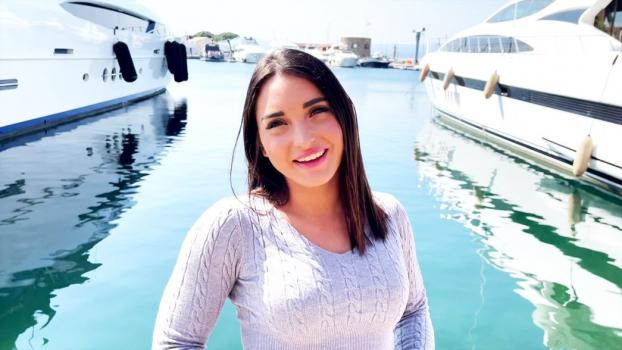 jacquieetmicheltv 22 04 11 sarah – sarah 21 hostess on a yacht in saint-tropez