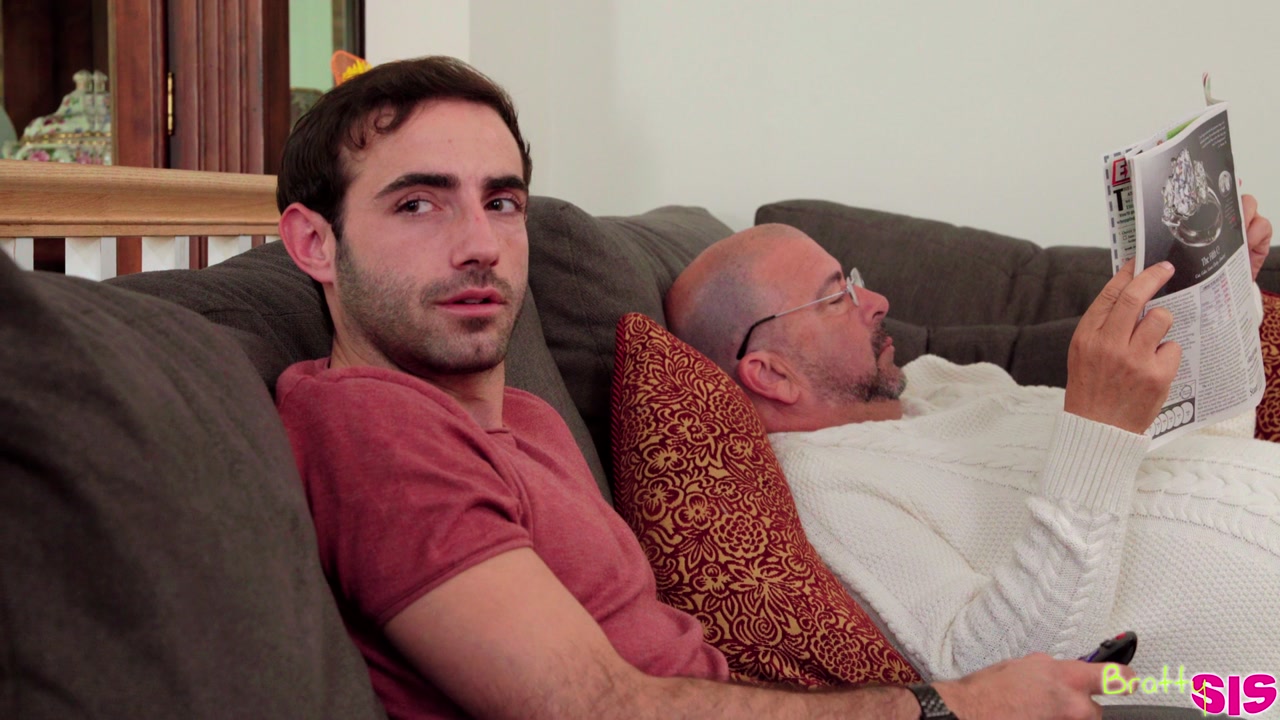 emily willis, sky pierce – we fuck while our dad sleeps