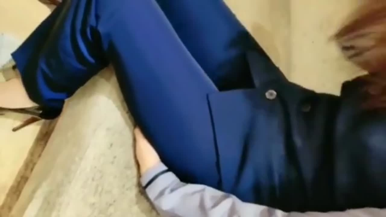 show face young woman still at work chinese porn