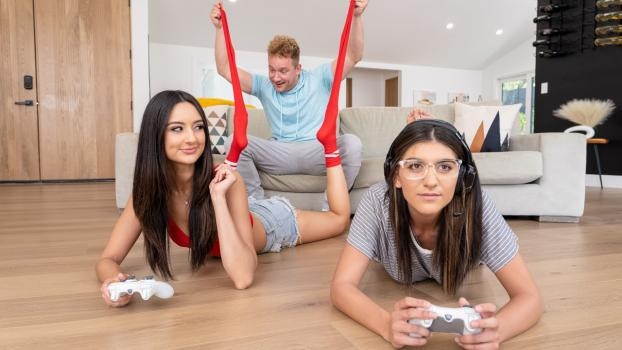 hotgirlsgame 11 06 2023 eliza ibarra fucking gamer roomies bf