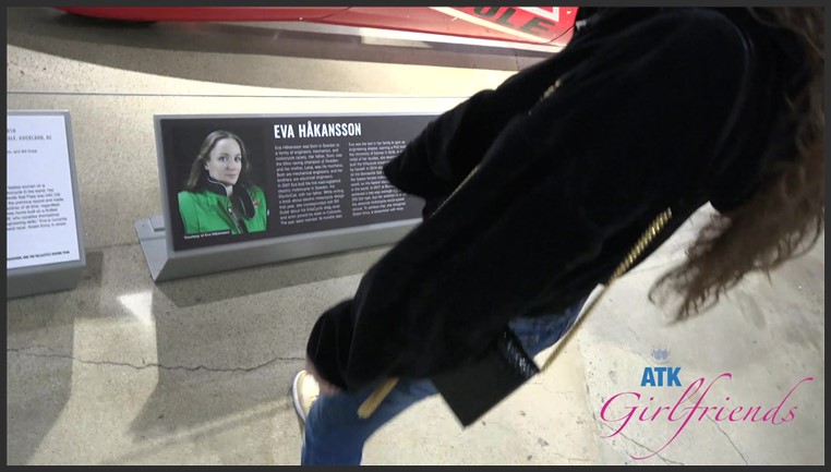 atkgirlfriends 22 12 26 amber summer auto museum 1
