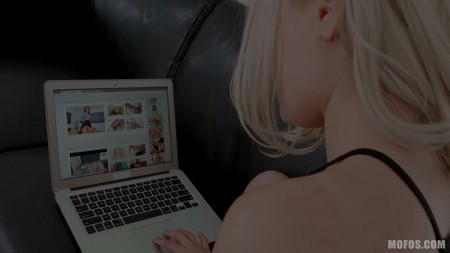 GirlsGonePink 2018 01 29 First Time Lesbian Dildo Fun Anya Shidlerova