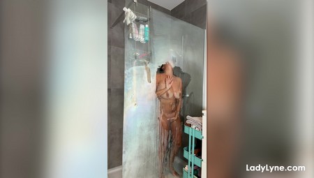 LadyLyne 25 11 13 Join My Morning Shower Routine