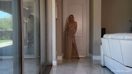 25 11 18 Serene Siren Legendary Stunner