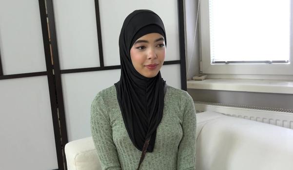 SexWithMuslims 25 08 22 Kubera Fortuna Babe in hijab really needs a job