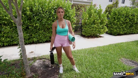 BangBros – Stretching My Pussy Before Yoga