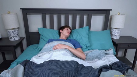 momsfamilysecrets 23 09 01 brittany andrews stepmom and i have breakfast in bed