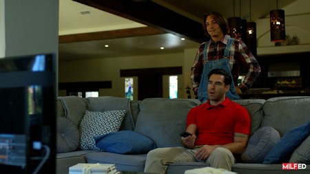 Milfed 24 09 12 Dee Williams Cable Guy Plugs The MILF