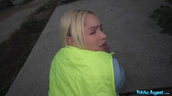 PublicAgent 25 09 17 Vivian Lola XXX 1080p MP4 WRB