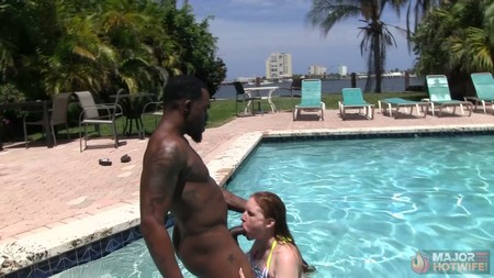 MajorHotWife 25 12 19 Christie Wett Deepthroat Pool Session