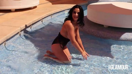 16 08 15 Anna Rose Strips In The Pool BTS