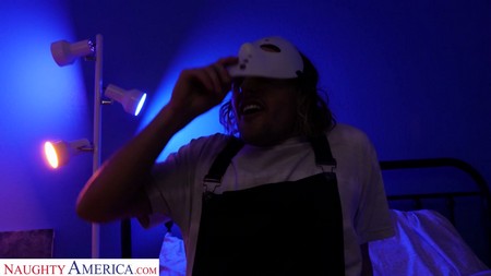 Myfriendshotmom 20 10 31 Casca Akashova And Rachael Cavalli Milfs In Costume Need Some Dick