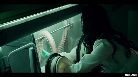 25 11 28 Lucy Mochi In The Cocoon