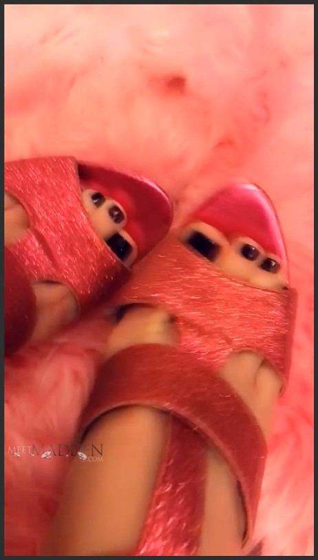 MeetMadden 22 11 09 Pink XOXO XXX VERTiCAL 1080p MP4-LEWD