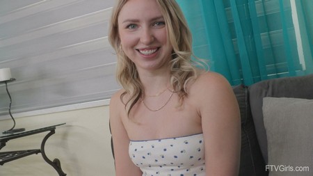 25 12 06 Britt Blair Feast On Her Form