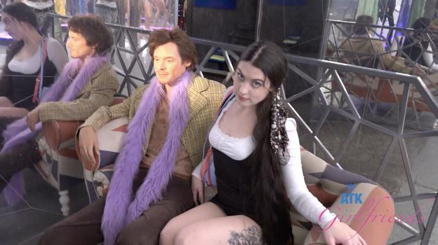 ATKGirlfriends 25 12 11 Daydream Daisy Wax Museum 1