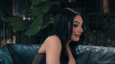 26 01 07 Ariel Demure and Nicole Kitt Her Bejeweled Behind