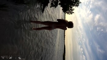 MeetMadden 20 12 09 Sunflowers And Sunshine XXX 1080p MP4 LEWD